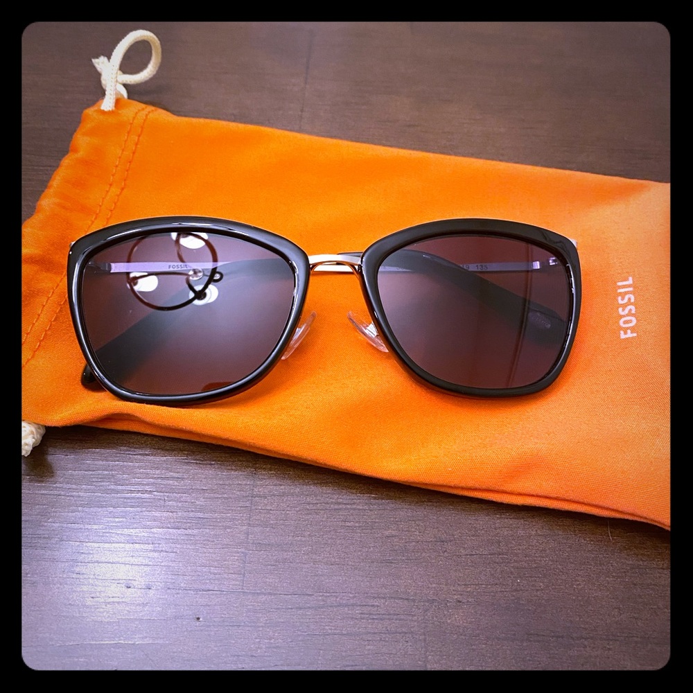 Black Metal Frame Fossil Sunglasses.